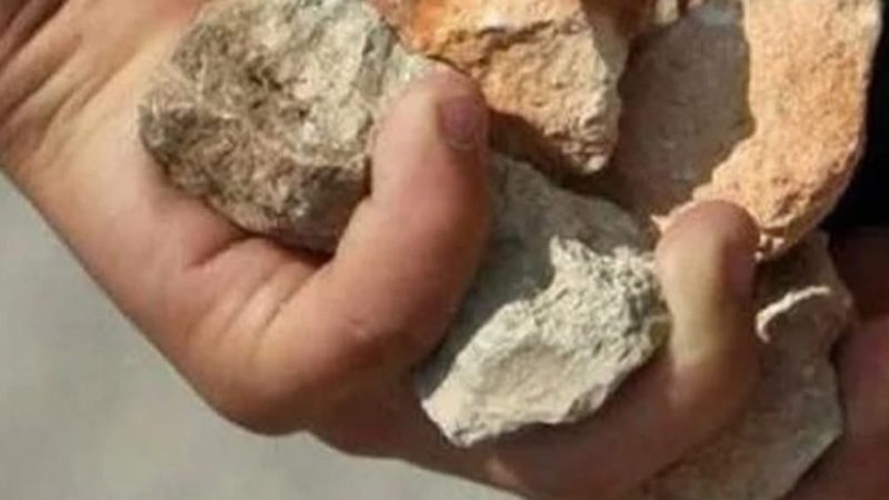 وجدة : تراشق بالحجارة يتسبب في تكسير زجاج سيارات