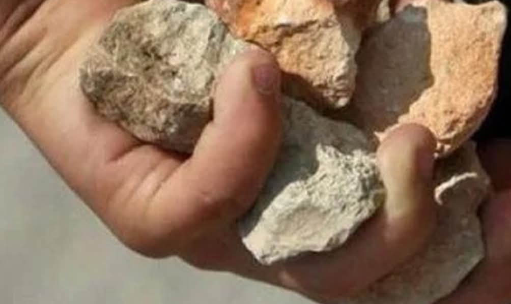 وجدة : تراشق بالحجارة يتسبب في تكسير زجاج سيارات