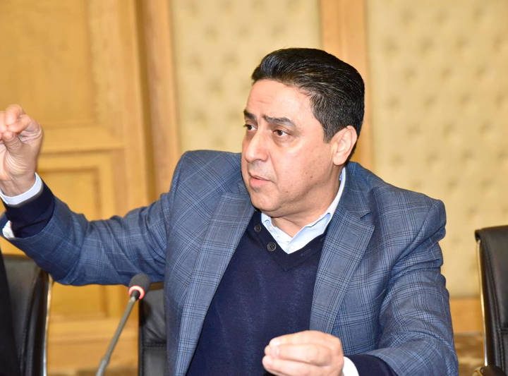 انتقادات حادة تلاحق عمر احجيرة بخصوص أزمة النقل الحضري بوجدة 