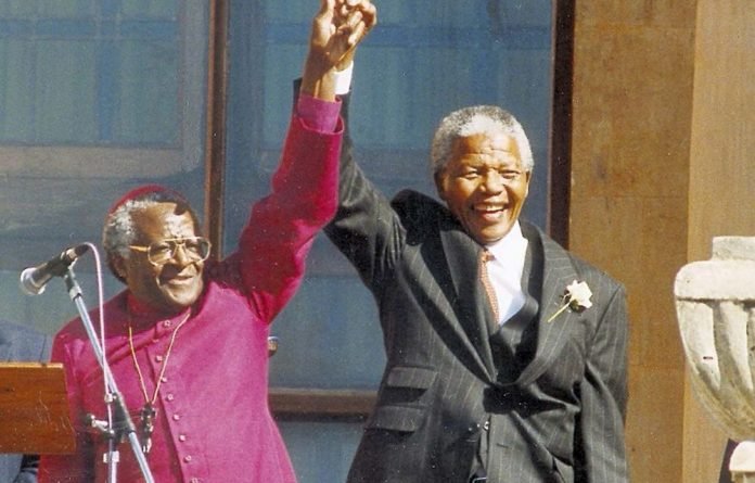 الوجه الوحشي البشع الحقيقي العنصري لنظام بريتوريا ضد المهاجرين الأفارقة وضد مواطنه البيض. فكيف تغير مجتمع جنوب إفريقيا من ضحية العنصرية إلى صانع لها؟