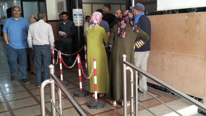 تفرج يا والي جهة الشرق على تلذذ نائب تجمعي بمعاناة المواطنين مع ” تصحيح الامضاء”  بجماعة وجدة !!