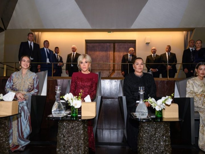 الأميرات للا خديجة وللا مريم وللا حسناء يحضرن رفقة بريجيت ماكرون العرض الافتتاحي للمسرح الملكي الرباط