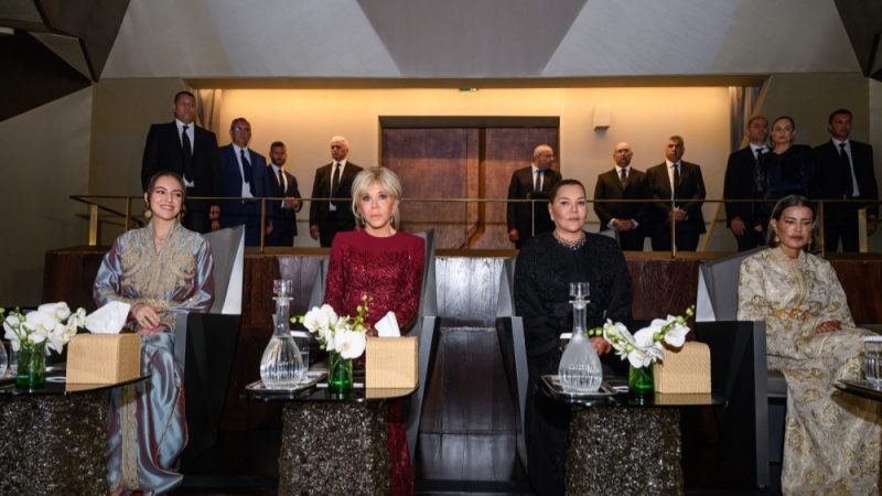 الأميرات للا خديجة وللا مريم وللا حسناء يحضرن رفقة بريجيت ماكرون العرض الافتتاحي للمسرح الملكي الرباط