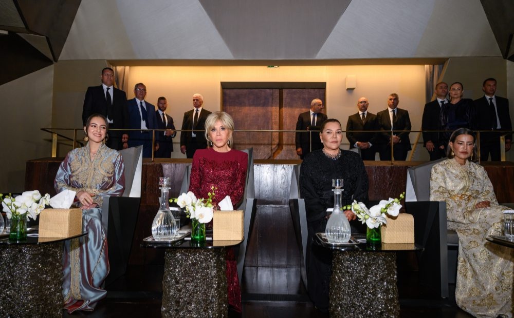 الأميرات للا خديجة وللا مريم وللا حسناء يحضرن رفقة بريجيت ماكرون العرض الافتتاحي للمسرح الملكي الرباط