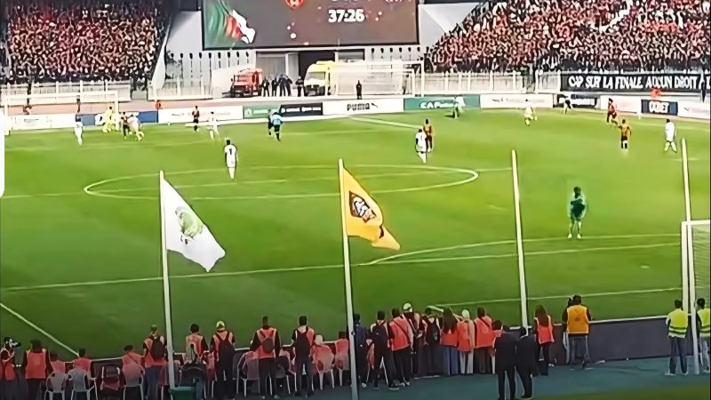 أرغم المغرب النظام العسكري الجزائري على “إعدام” رايته الوطنية في عقر دره وأهانه ومرغ أنفه في التراب أمام جماهيره الجزائرية