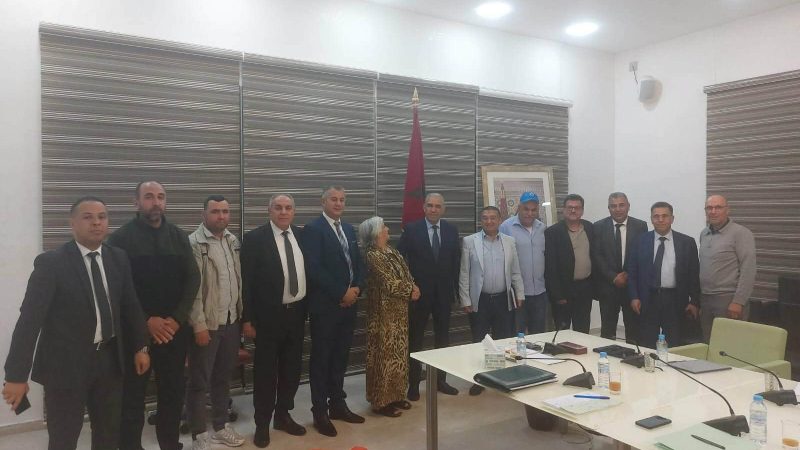 الوالي العطفاوي يستقبل نقابة عمال الطوبيسات لتدارس المشاكل