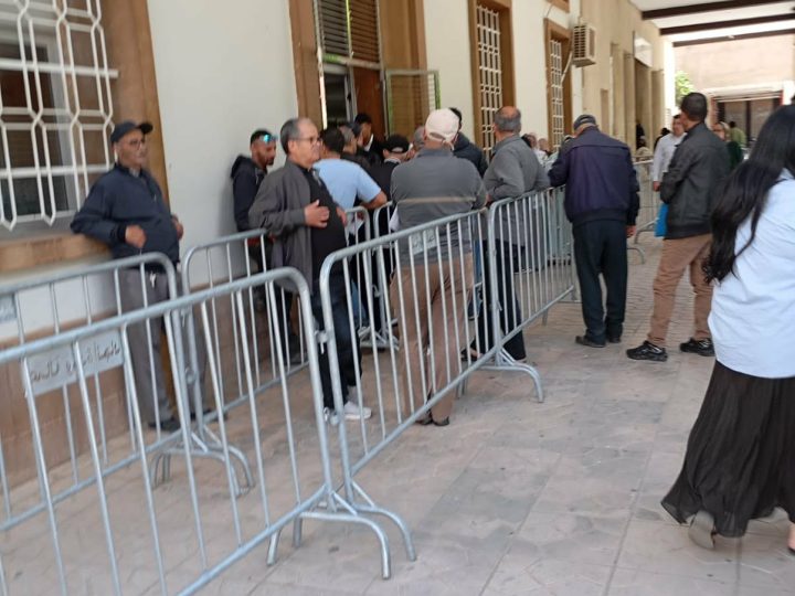 تحت عنوان “التحديث”… المواطنون يعانون من اتكرفيص البسيكولوجي امام إدارة الضرائب بوجدة 