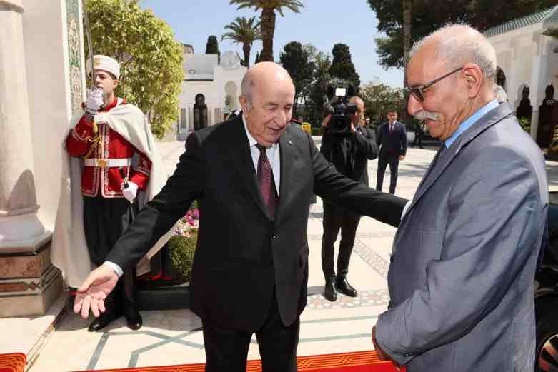 عصابة البوليساريو في طريقها إلى تصنيفها ضمن الجماعات الإرهابية المسلحة وعسكر الجزائر عرابها وحاضنها وممولها ومسلحها ومحركها لزعزعة أمن واستقرار المنطقة