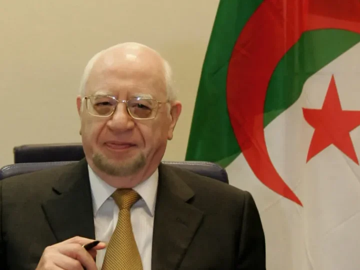فضيحة عالمية: القاضي الجزائري “بجاوي” الرئيس السابق لمحكمة العدل الدولية وزير العدل الأسبق موضوع مذكرة بحث دولية فرنسية بتهم الفساد وغسيل أموال بقيمة حوالي 35 مليون يورو
