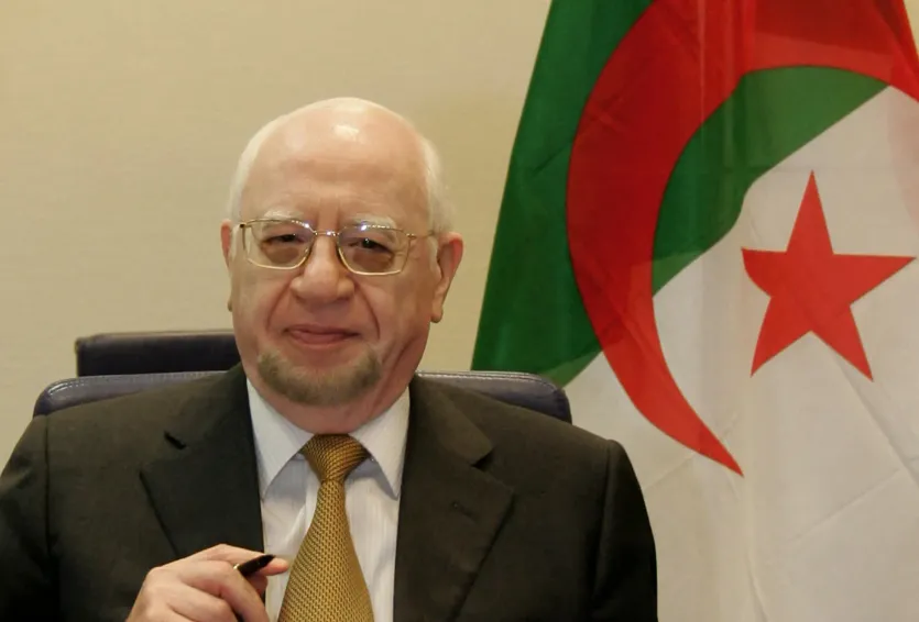 فضيحة عالمية: القاضي الجزائري “بجاوي” الرئيس السابق لمحكمة العدل الدولية وزير العدل الأسبق موضوع مذكرة بحث دولية فرنسية بتهم الفساد وغسيل أموال بقيمة حوالي 35 مليون يورو
