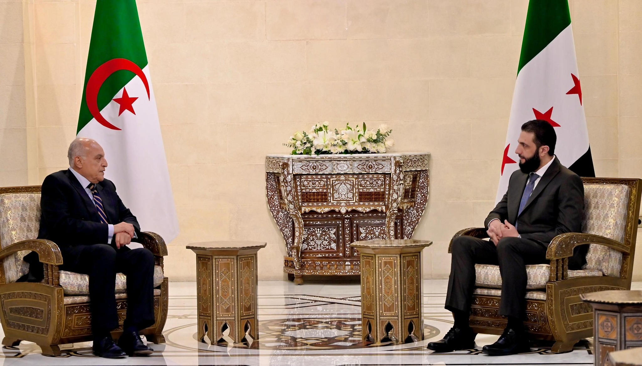 النظام السوري الرسمي الجديد يهدد نظام العسكر الجزائري بعرض الضباط الجزائريين ومقاتلي البوليساريو على الإعلام وتورطهمم إذا لم يتوقف سياسيو الجزائر عن مهاجمته