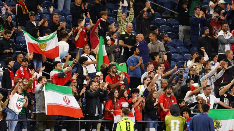 عقابا للجزائر، بعد إقصاء فريقهم بمؤامرة وتواطؤ، الجماهير الإيرانية تقرر تشجيع منتخب سويسرا في مواجهة الجزائر
