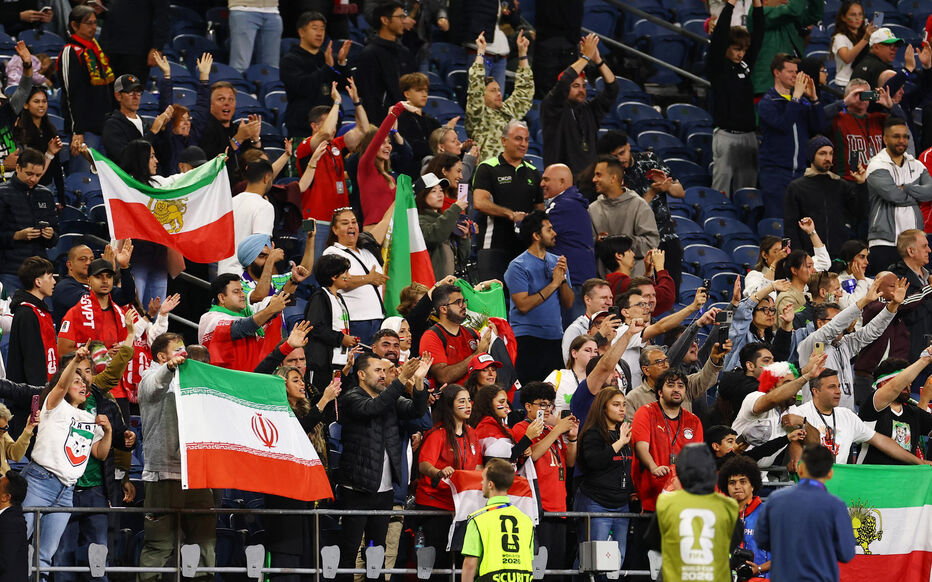 عقابا للجزائر، بعد إقصاء فريقهم بمؤامرة وتواطؤ، الجماهير الإيرانية تقرر تشجيع منتخب سويسرا في مواجهة الجزائر
