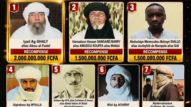 حكومة دولة مالي تخصص مكافأة مالية لأي شخص يدلي بمعلومات تؤدي إلى اعتقال أو تحييد مجموعة من الأفراد، قادة الجماعات المسلحة، من بينهم جزائريون عملاء للجزائر