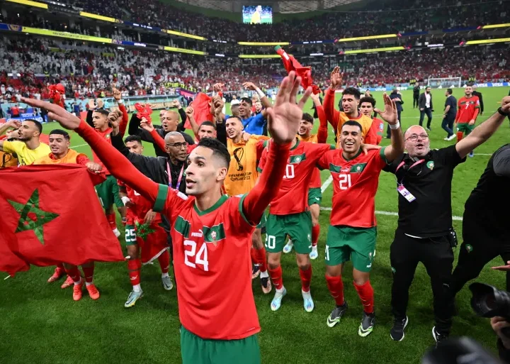 المغاربة أكثر الشعوب وطنية وافتحارا ببلدهم ويحملونه في قلوبهم أينما حلوا وارتحلوا ويعيشون مغاربة بتراثهم وتقاليدهم وعاداتهم أينما ولدوا وترعرعوا وأقاموا ويبقوا مغاربة