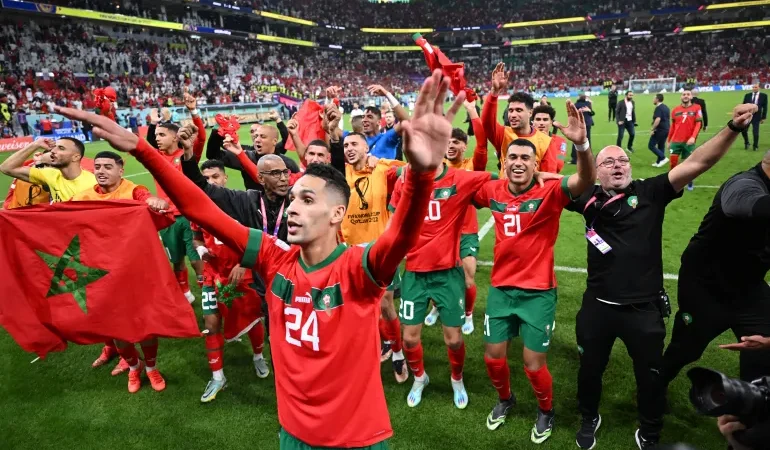 المغاربة أكثر الشعوب وطنية وافتحارا ببلدهم ويحملونه في قلوبهم أينما حلوا وارتحلوا ويعيشون مغاربة بتراثهم وتقاليدهم وعاداتهم أينما ولدوا وترعرعوا وأقاموا ويبقوا مغاربة