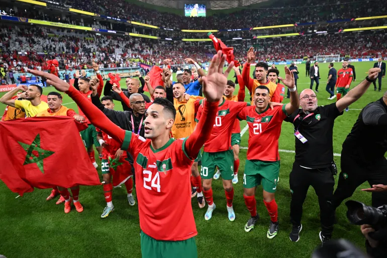 المغاربة أكثر الشعوب وطنية وافتحارا ببلدهم ويحملونه في قلوبهم أينما حلوا وارتحلوا ويعيشون مغاربة بتراثهم وتقاليدهم وعاداتهم أينما ولدوا وترعرعوا وأقاموا ويبقوا مغاربة