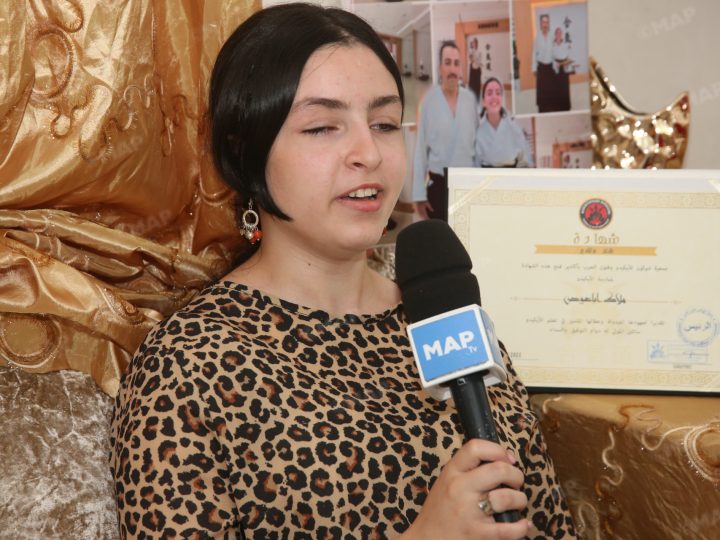 ملاك أبا عوص.. حين تقود البصيرة تلميذة كفيفة إلى التفوق في الباكالوريا