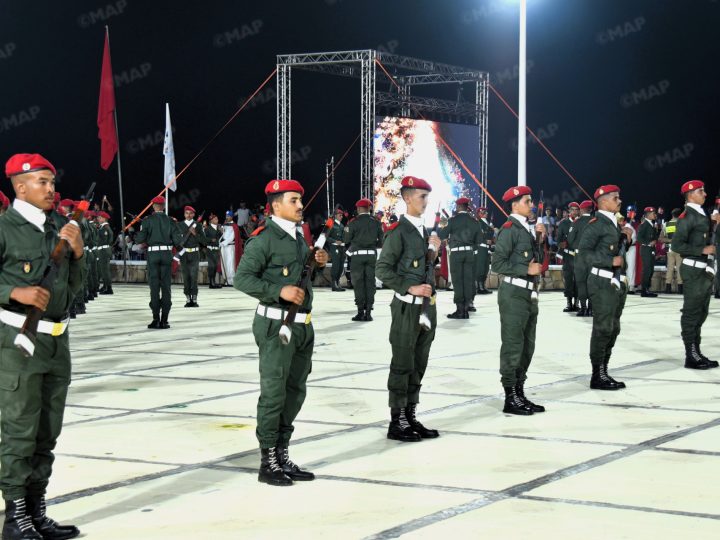 عيد العرش المجيد .. بكثير من الدقة والانسجام، الطواف بالمشاعل يضيء كورنيش المضيق