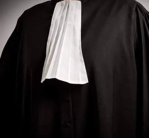 محامون مستاؤون من سلوكات زميل لهم ويساءلون دور هيئة وجدة في الحرص على تطبيق قواعد مدونة السلوك المهني..