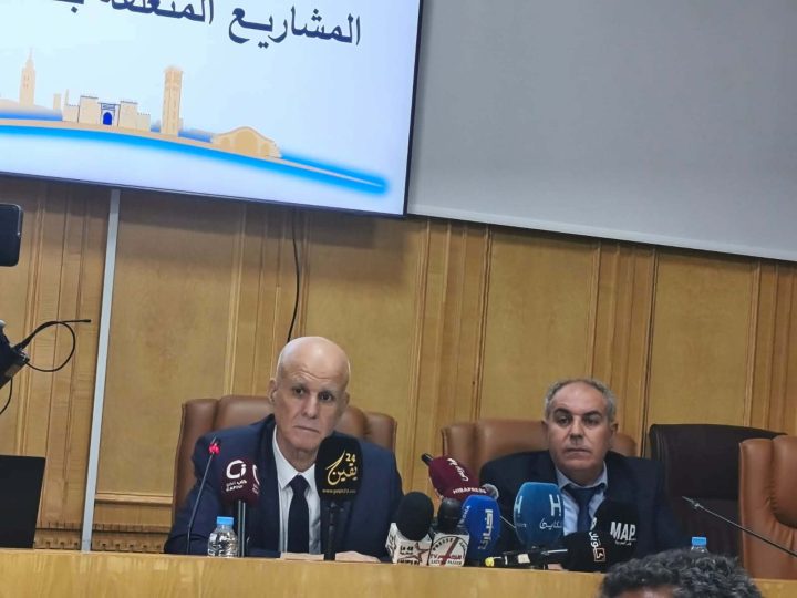رئيس جماعة وجدة يخرج للإعلام ويكشف آخر مستجدات النقل الحضري