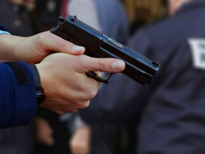 شرطي يضطر لاستخدام سلاحه الوظيفي لتوقيف شخص عرض حياة والديه وعناصر الشرطة للتهديد بالسلاح الأبيض