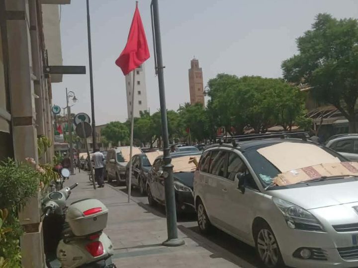 وجدة…مطالب بوضع حد لخروقات مواقف السيارات!!