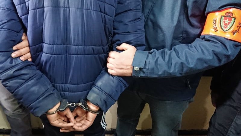 تنسيق أمني يفضي إلى توقيف شخص متورط في قضية القتل العمد باستخدام السلاح الناري بوجدة