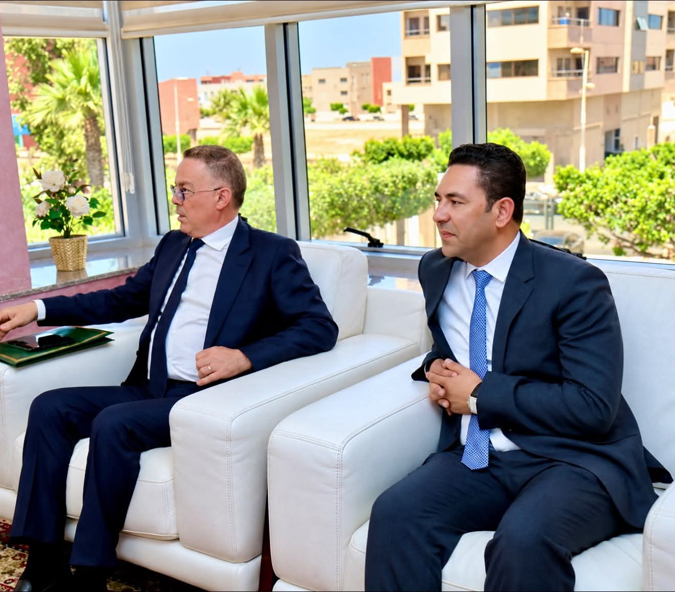 مقارنة بوعرورو ولقجع على فايسبوك… حين تختلط القامات بمعايير القياس!
