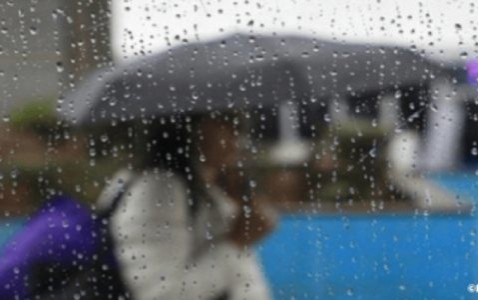 زخات مطرية قوية مصحوبة برعد ورياح عاصفية بعدد من مناطق المملكة