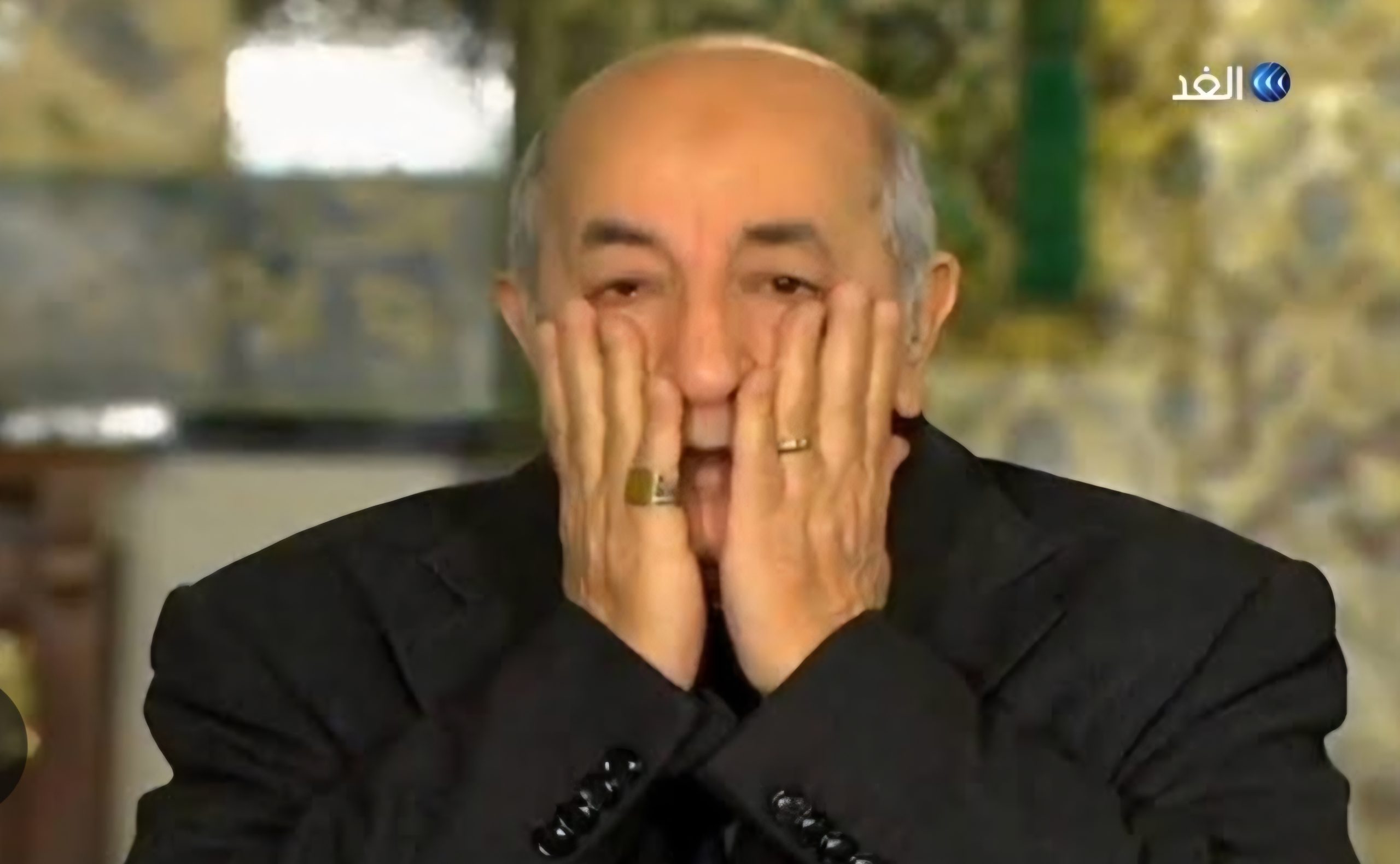 تَبونْ مُتَهَوِّرٌ وَانْتِقَامِيٌّ”.. هَذَا مَا كَشَفَهُ التَّقْرِيرُ السِّرِّيُّ لِلسَّفِيرِ الْفَرَنْسِيِّ عَنْ عَقْلِيَّةِ الرَّئِيسِ الْجَزَائِرِيِّ… وَصِيَّةُ السَّفِيرِ الْمُخَيِّبَةُ: رَئِيسٌ “بِلَا شَرْعِيَّةٍ” يَصْنَعُ أَزَمَاتِ الْجَزَائِرِ لِيُثْبِتَ وُجُودَهُ